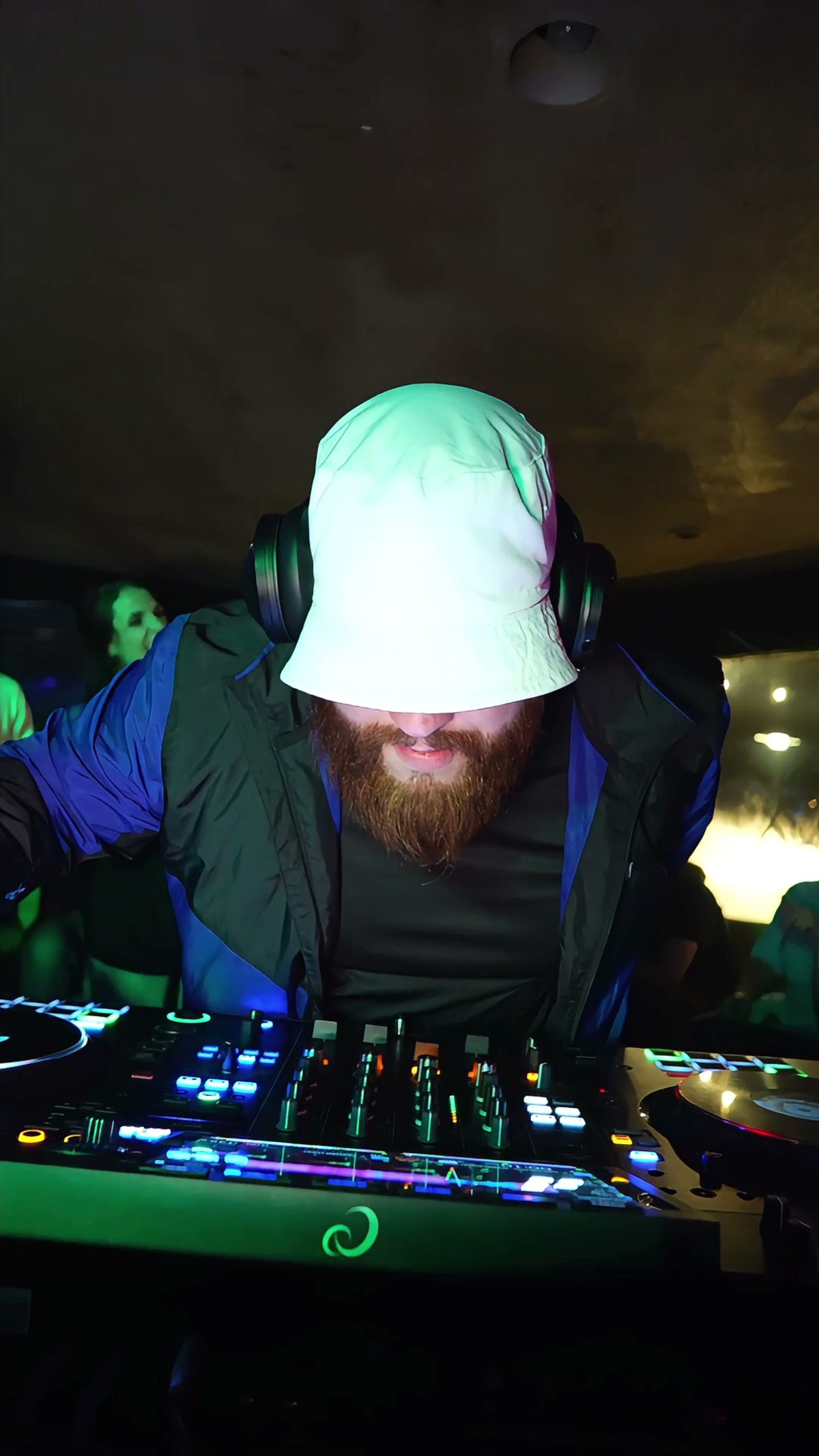 G at the decks at Coral Gables in a white bucket hat with the G mark on it